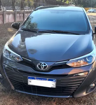 Toyota Yaris 1.5 XLS CVT usado (2021) color Gris Oscuro precio $23.000.000