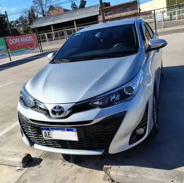 Toyota Yaris 1.5 XLS usado (2021) color Gris Plata  precio $21.500.000