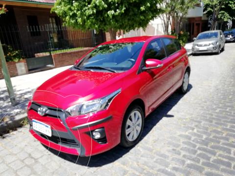 Toyota Yaris 1.5 CVT usado (2017) color Rojo precio $1.780.000
