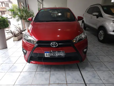 Toyota Yaris 1.5 CVT usado (2017) color Rojo precio $4.300.000