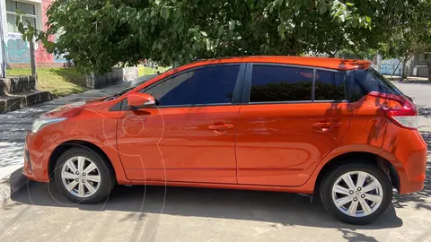 Toyota Yaris 1.5 S CVT usado (2017) color Naranja precio $17.100.000