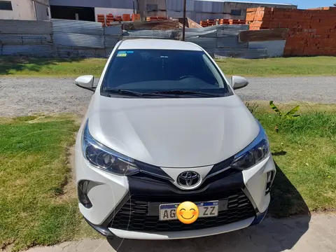 Toyota Yaris 1.5 XLS + CVT usado (2024) color Blanco Perla precio $30.000.000