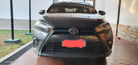 Toyota Yaris 1.5 CVT usado (2017) color Gris Oscuro precio $4.800.000