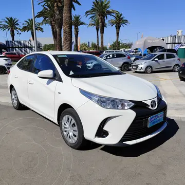 Toyota Yaris 1.5L GLi Aut usado (2022) color Blanco precio $12.190.000