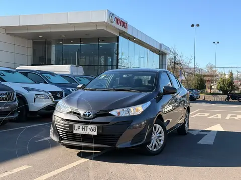 Toyota Yaris 1.5L GLi Aut usado (2021) color Gris Metalico financiado en cuotas(pie $2.200.000)