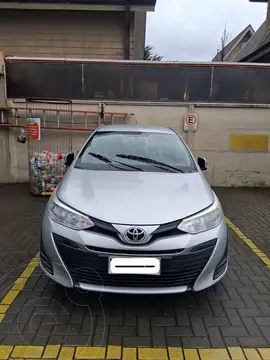 Toyota Yaris 1.5 XLi usado (2020) color Gris Plata  precio $8.900.000