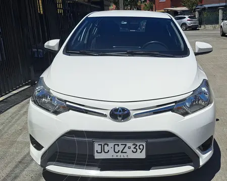 Toyota Yaris 1.5 GLi Ac usado (2017) color Blanco precio $8.300.000