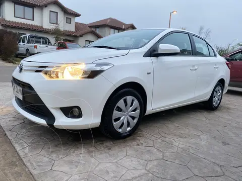 Toyota Yaris 1.5 GLi E usado (2018) color Blanco precio $9.700.000