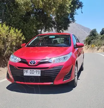 Toyota Yaris 1.5L GLi usado (2021) color Rojo precio $9.350.000