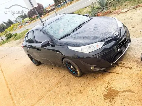 Toyota Yaris 1.5 GLi usado (2018) color Negro precio $7.000.000