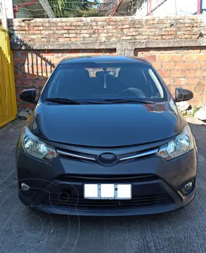 Toyota Yaris 1.5 GLi usado (2014) color Gris precio $6.700.000