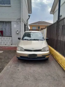 Toyota Yaris 1.5 XLi usado (2000) color Beige precio $2.800.000