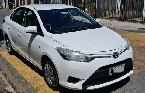 Toyota Yaris 1.5 XLi usado (2017) color Blanco precio $7.490.000