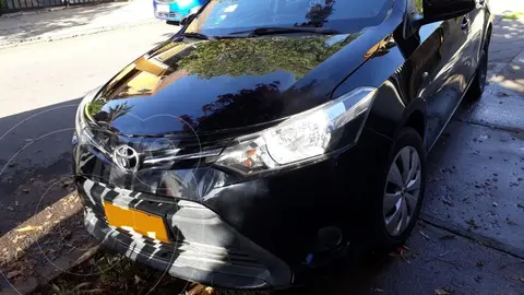 Toyota Yaris 1.5 GLi E Aut usado (2016) color Negro precio $15.000.000