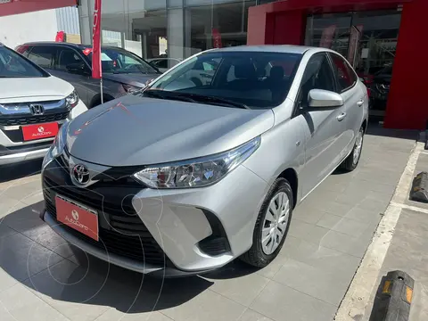 Toyota Yaris 1.5L GLi Aut usado (2021) color Plata Metalico precio $14.480.000