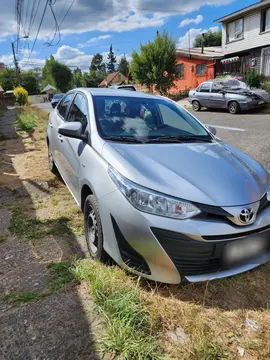 Toyota Yaris 1.5 GLi E usado (2020) color Plata precio $9.290.000