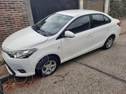 foto Toyota Yaris 1.5 GLi usado (2014) color Blanco precio $7.300.000