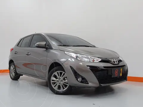 Toyota Yaris XS Aut usado (2021) color Gris precio $68.990.000