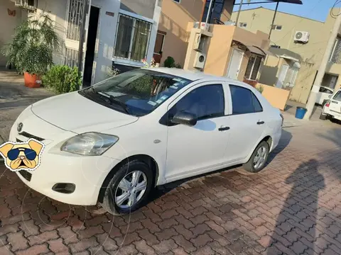 Toyota Yaris 1.3 usado (2008) color Blanco precio u$s8.000