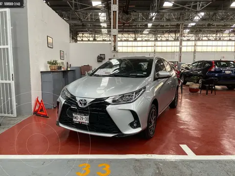 Toyota Yaris S usado (2021) color Plata financiado en mensualidades(enganche $68,000 mensualidades desde $7,000)