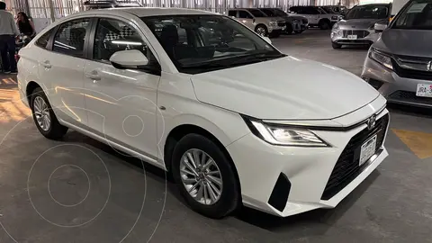Toyota Yaris Base Aut usado (2023) color Blanco precio $339,000