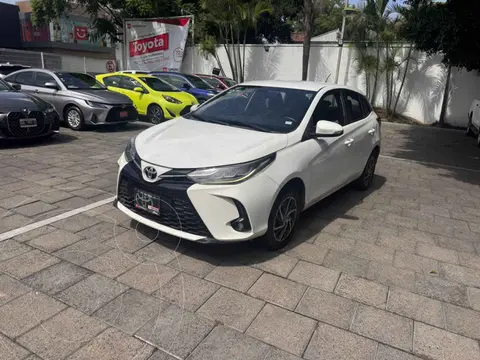 Toyota Yaris 5P 1.5L S Aut usado (2021) color Blanco precio $275,000