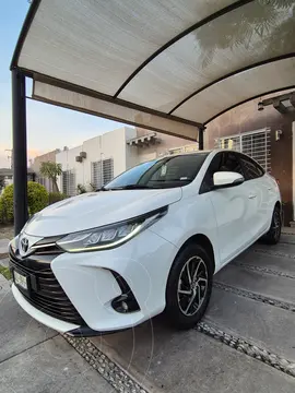 Toyota Yaris 5P 1.5L S usado (2022) color Blanco precio $265,000