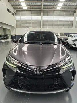 Toyota Yaris 5P 1.5L S Aut usado (2021) color Gris precio $255,900