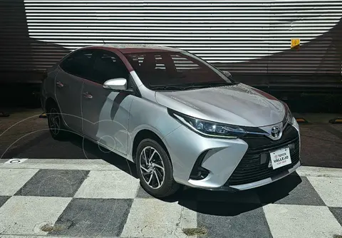 Toyota Yaris S Aut usado (2022) color plateado precio $325,000