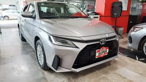 Toyota Yaris Base Aut usado (2024) color plateado financiado en mensualidades(enganche $127,072 mensualidades desde $5,347)