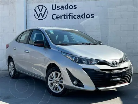 Toyota Yaris 5P 1.5L Core usado (2019) color plateado precio $254,900