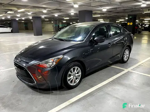 Toyota Yaris 5P 1.5L S Aut usado (2017) color Gris Oscuro precio $219,000