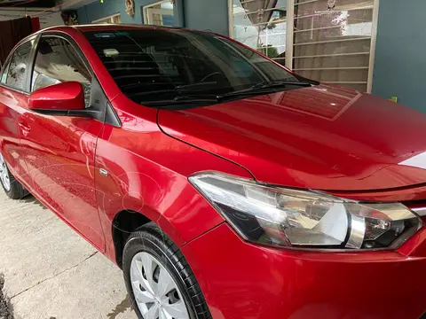 Toyota Yaris 5P 1.5L Core Aut usado (2017) color Rojo precio $187,000