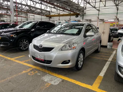 Toyota Yaris 5P 1.5L Premium Aut usado (2015) color Gris financiado en mensualidades(enganche $49,000 mensualidades desde $3,850)