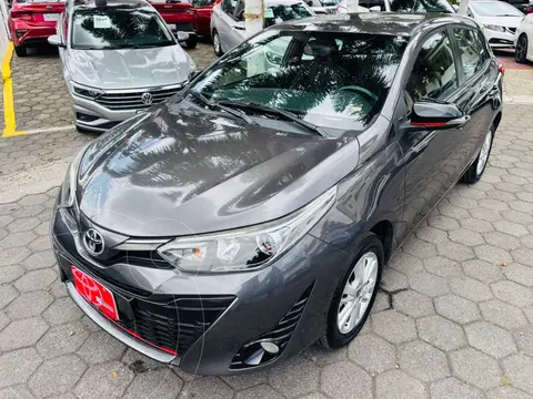 Toyota Yaris 5P 1.5L S Aut usado (2019) color Gris precio $247,000