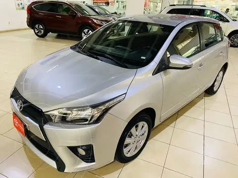 Toyota Yaris 5P 1.5L S usado (2017) color Plata financiado en mensualidades(enganche $57,250)
