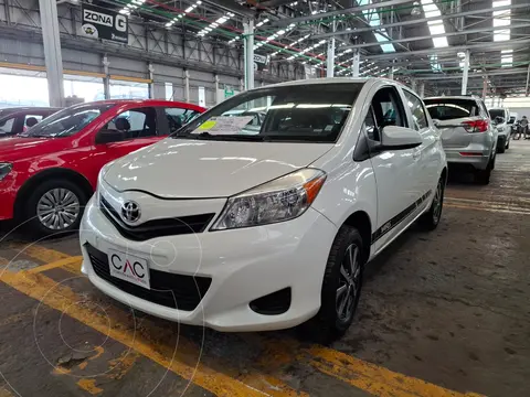 Toyota Yaris 5P 1.5L Core usado (2014) color Blanco financiado en mensualidades(enganche $50,550 mensualidades desde $5,897)