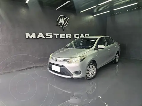 Toyota Yaris 5P 1.5L Core usado (2017) color plateado precio $199,000