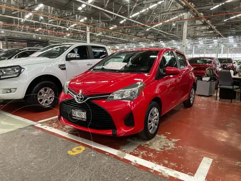 Toyota Yaris 5P 1.5L Core usado (2015) color Plata Taxco financiado en mensualidades(enganche $38,250 mensualidades desde $4,900)