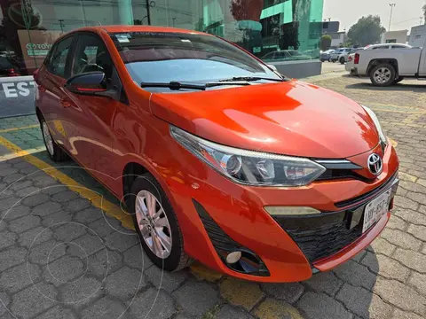 Toyota Yaris 5P 1.5L S Aut usado (2018) color Naranja financiado en mensualidades(enganche $64,500 mensualidades desde $5,446)