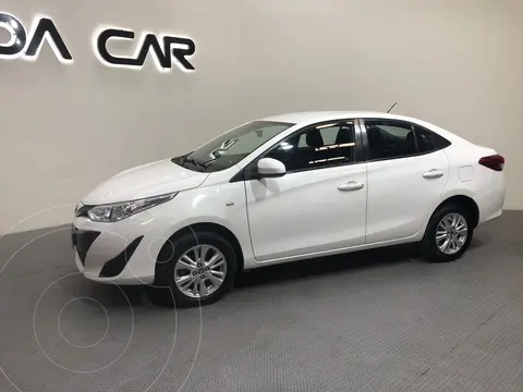 Toyota Yaris 5P 1.5L Core usado (2018) color Blanco financiado en mensualidades(enganche $45,000 mensualidades desde $7,439)