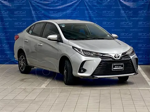 Toyota Yaris S Aut usado (2022) color plateado precio $255,000