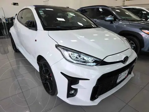 Toyota Yaris S usado (2023) color Blanco financiado en mensualidades(enganche $180,062 mensualidades desde $15,204)