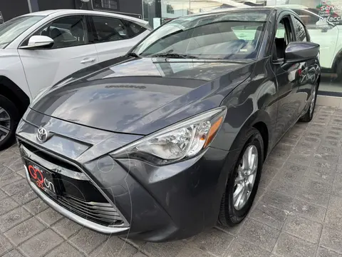 Toyota Yaris 5P 1.5L S Aut usado (2017) color Gris precio $250,000