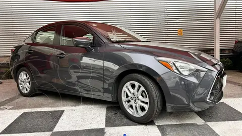 Toyota Yaris 5P 1.5L S usado (2018) color Gris precio $250,000