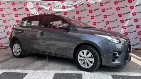 Toyota Yaris 5P 1.5L Core usado (2017) color Gris precio $210,000