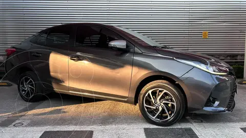 Toyota Yaris S Aut usado (2022) color Gris financiado en mensualidades(enganche $117,040 mensualidades desde $5,028)