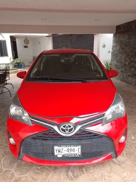 Toyota Yaris 5P 1.5L Premium Aut usado (2015) color Rojo precio $195,000