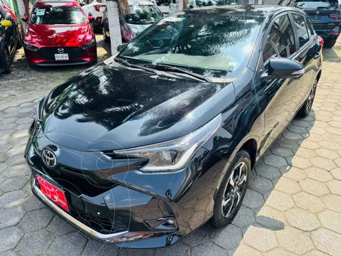 Toyota Yaris S usado (2024) color Negro financiado en mensualidades(enganche $90,569 mensualidades desde $8,045)