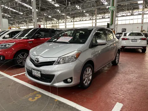 Toyota Yaris 5P 1.5L Premium Aut usado (2014) color Plata financiado en mensualidades(enganche $34,000 mensualidades desde $3,000)